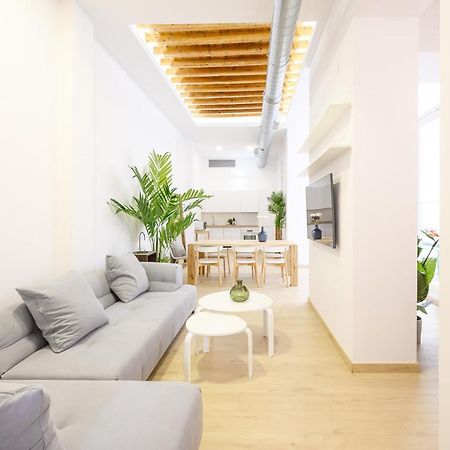 Modern 3 Bedroom, City Center With Patio & High Ceilings By 10Tosea マラガ エクステリア 写真