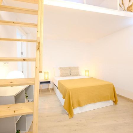 Modern 3 Bedroom, City Center With Patio & High Ceilings By 10Tosea マラガ エクステリア 写真