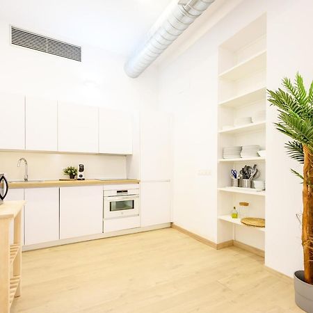 Modern 3 Bedroom, City Center With Patio & High Ceilings By 10Tosea マラガ エクステリア 写真