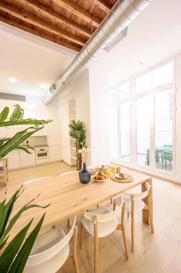 Modern 3 Bedroom, City Center With Patio & High Ceilings By 10Tosea マラガ エクステリア 写真