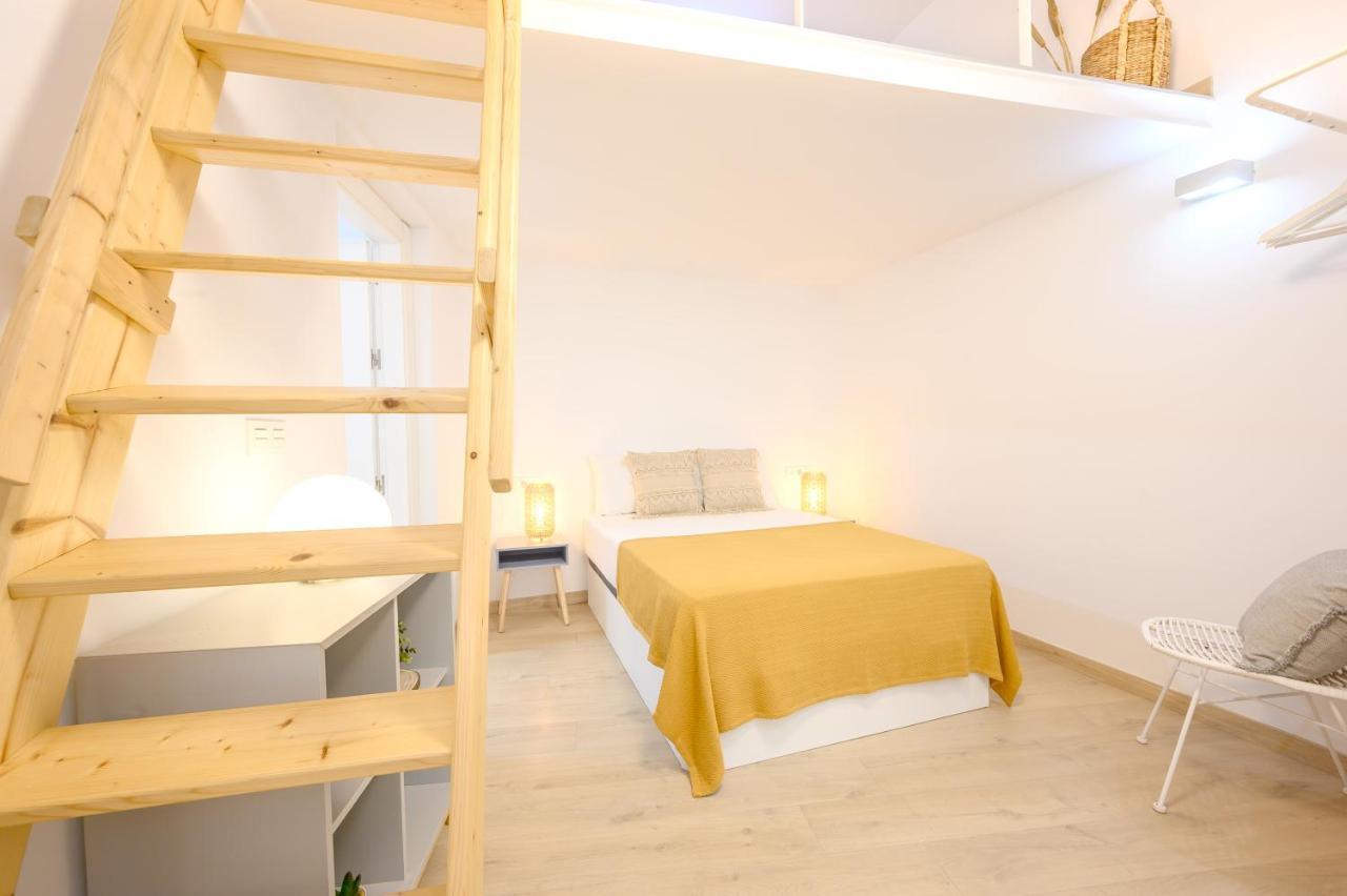 Modern 3 Bedroom, City Center With Patio & High Ceilings By 10Tosea マラガ エクステリア 写真