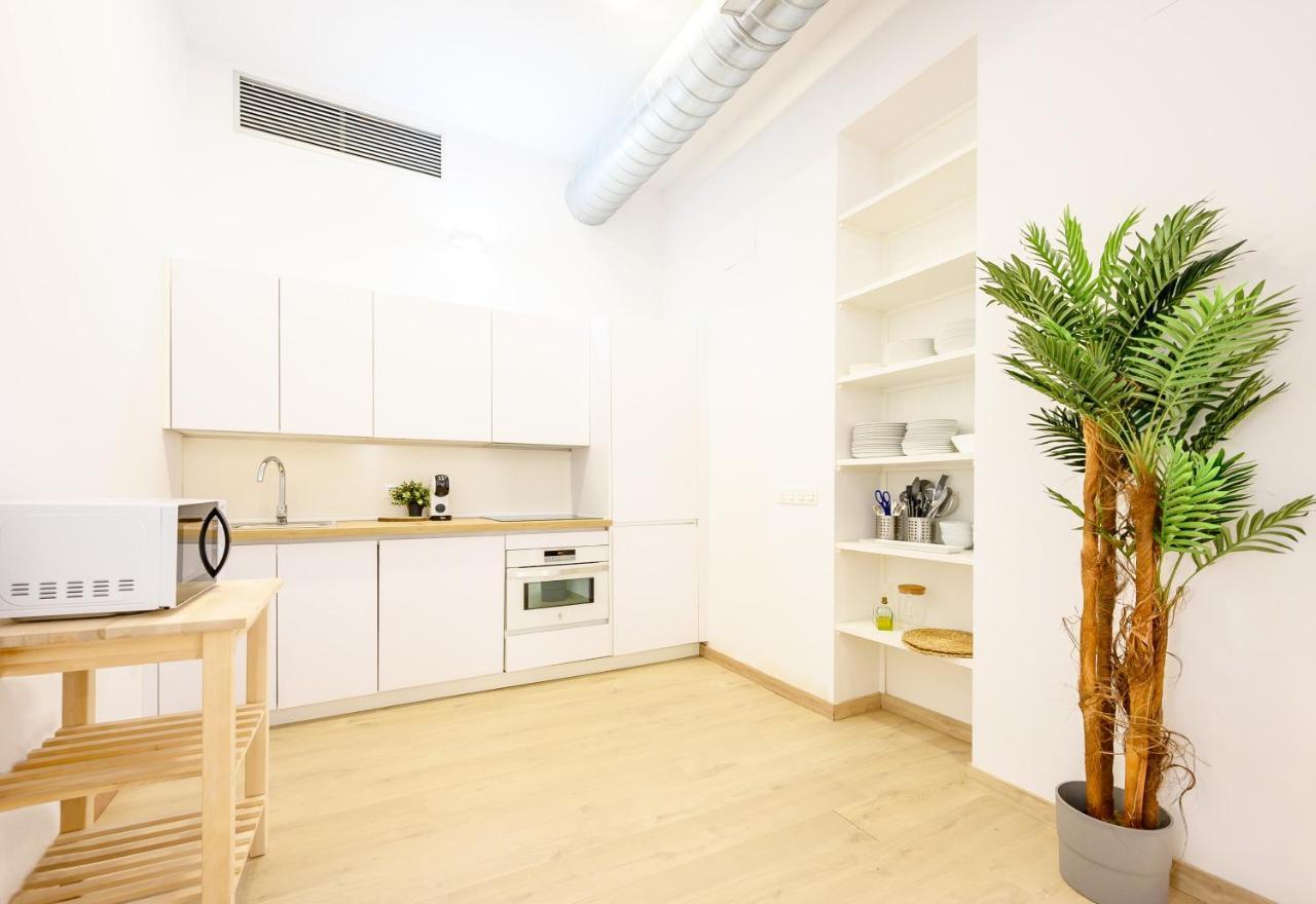 Modern 3 Bedroom, City Center With Patio & High Ceilings By 10Tosea マラガ エクステリア 写真