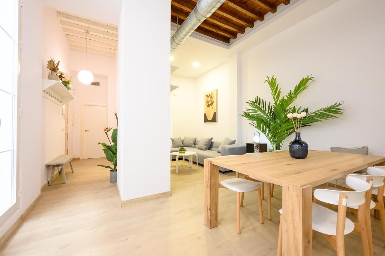 Modern 3 Bedroom, City Center With Patio & High Ceilings By 10Tosea マラガ エクステリア 写真