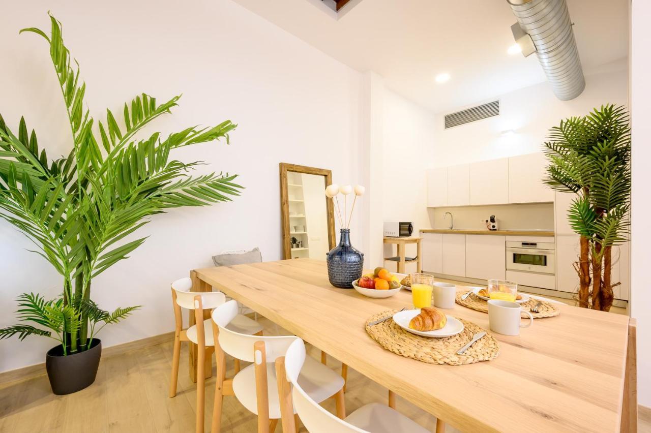 Modern 3 Bedroom, City Center With Patio & High Ceilings By 10Tosea マラガ エクステリア 写真