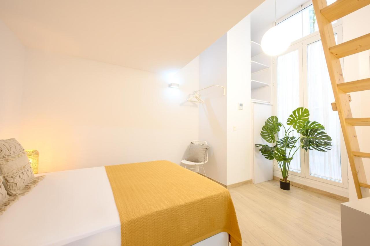 Modern 3 Bedroom, City Center With Patio & High Ceilings By 10Tosea マラガ エクステリア 写真